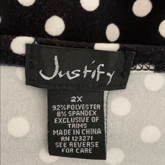 NWOT JUSTIFY blouse w/a knot at the hemline - Picture 5 of 6